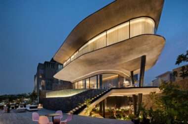 House on V-Shaped Stilts, ERRELUCE. Photo Credits: Mario Wibowo.