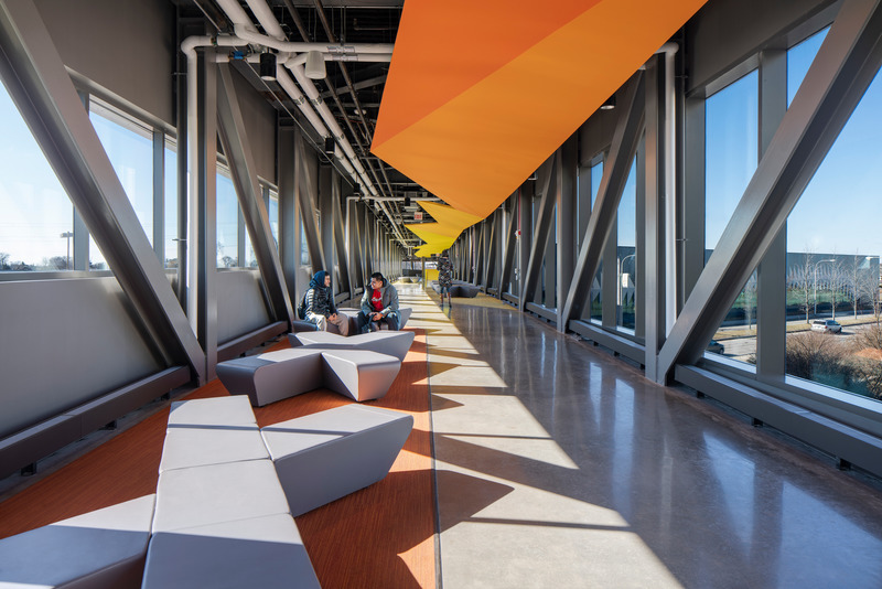 Daley College MTEC_ Bridge looking North to lobby and main entrance
Photo credit: Tom Rossiter