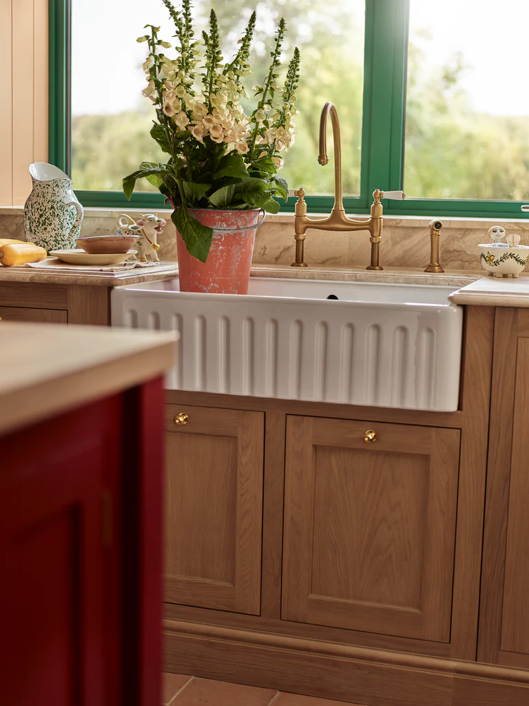 
Glebe House by Neptune, a colourful country kitchen
